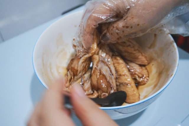 在家也能做烧烤玩烘焙，厨房全能选手——美的鸿蒙燃卡料理炉