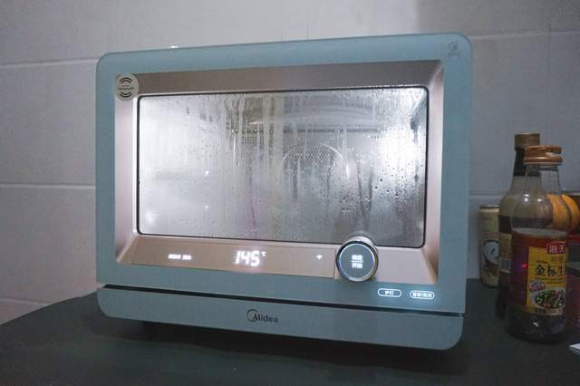 在家也能做烧烤玩烘焙，厨房全能选手——美的鸿蒙燃卡料理炉