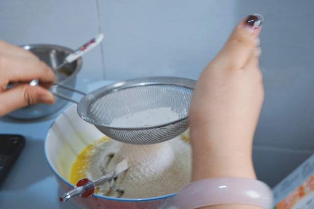 在家也能做烧烤玩烘焙，厨房全能选手——美的鸿蒙燃卡料理炉