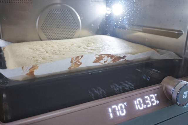 在家也能做烧烤玩烘焙，厨房全能选手——美的鸿蒙燃卡料理炉