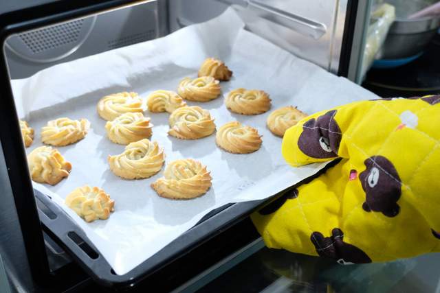 在家也能做烧烤玩烘焙，厨房全能选手——美的鸿蒙燃卡料理炉