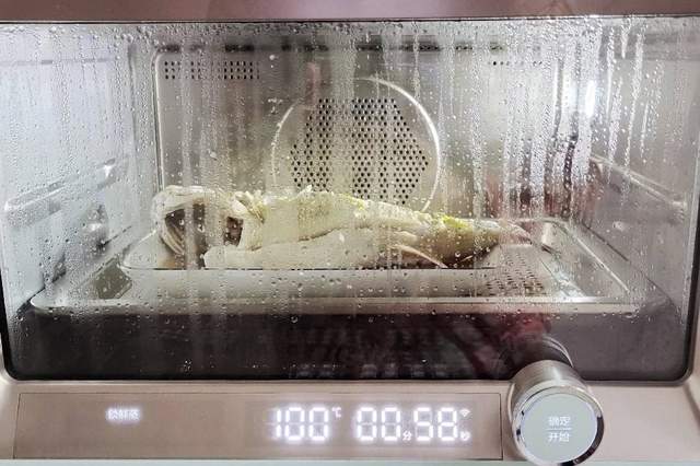 在家也能做烧烤玩烘焙，厨房全能选手——美的鸿蒙燃卡料理炉