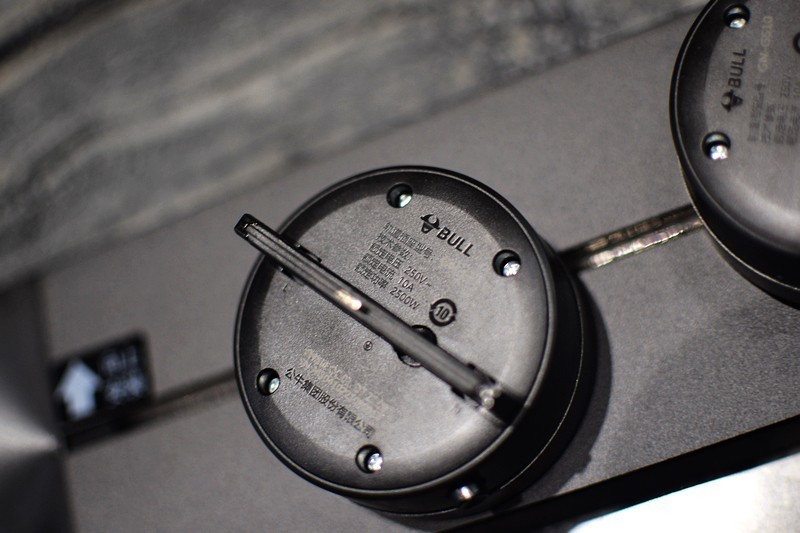 科技力量 公牛壁挂式轨道插座GN-GB1