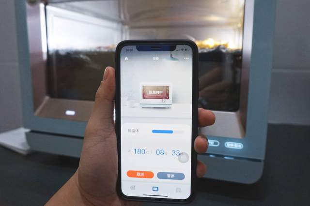 在家也能做烧烤玩烘焙，厨房全能选手——美的鸿蒙燃卡料理炉