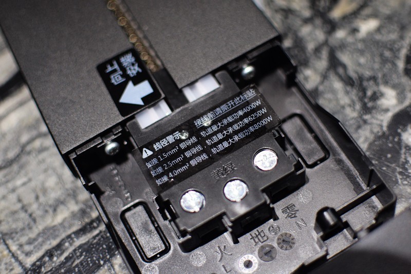 科技力量 公牛壁挂式轨道插座GN-GB1