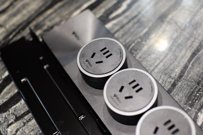 科技力量 公牛壁挂式轨道插座GN-GB1