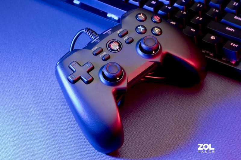 你与快乐的距离只隔了一对手柄--北通蝙蝠4游戏手柄