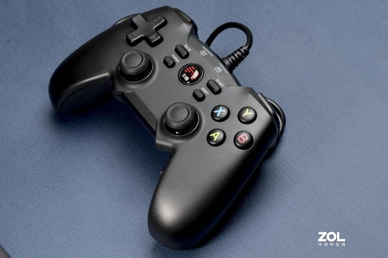 你与快乐的距离只隔了一对手柄--北通蝙蝠4游戏手柄