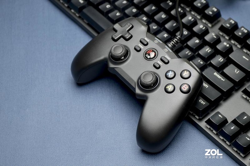 你与快乐的距离只隔了一对手柄--北通蝙蝠4游戏手柄