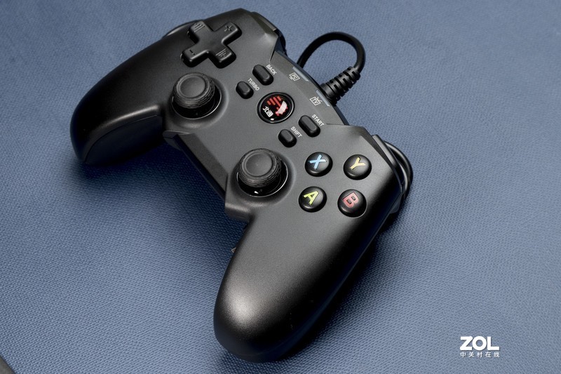 你与快乐的距离只隔了一对手柄--北通蝙蝠4游戏手柄