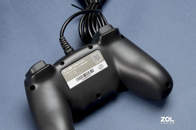 你与快乐的距离只隔了一对手柄--北通蝙蝠4游戏手柄