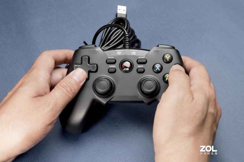 你与快乐的距离只隔了一对手柄--北通蝙蝠4游戏手柄