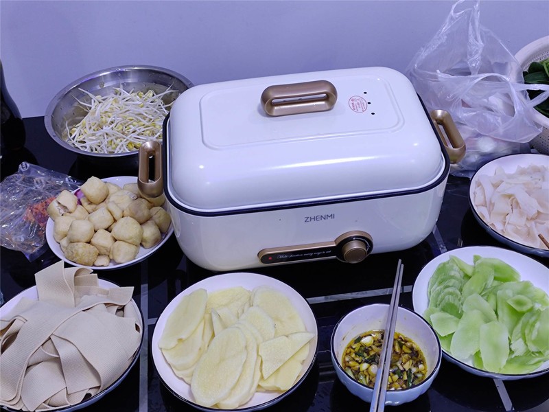 居家吃火锅有困难？或者配合臻米电火锅做好这几点你就能享受美味