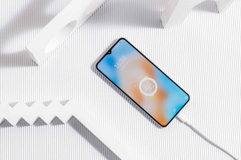 5G性能小金刚iQOO U5即将开售！售价1299元起