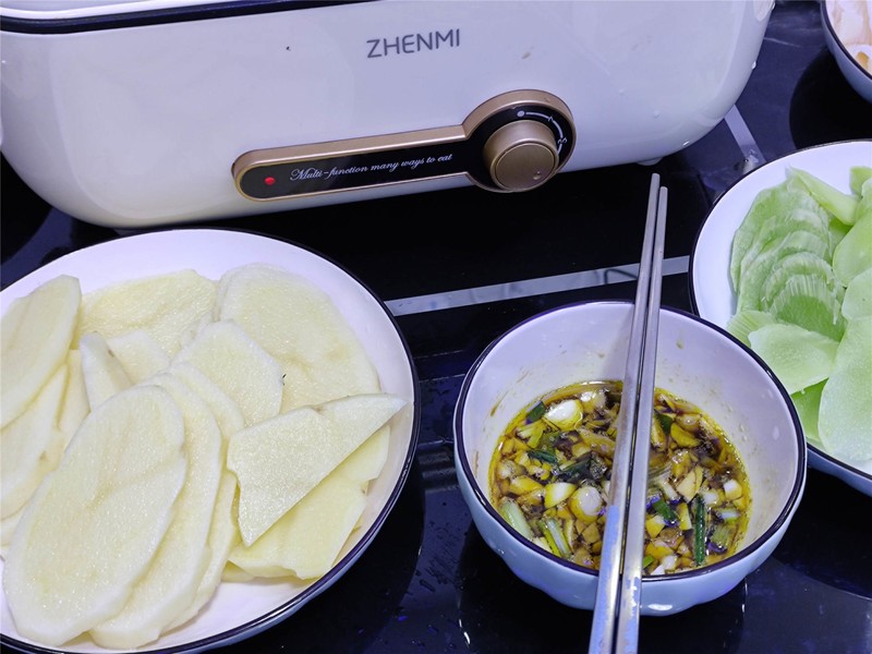 居家吃火锅有困难？或者配合臻米电火锅做好这几点你就能享受美味