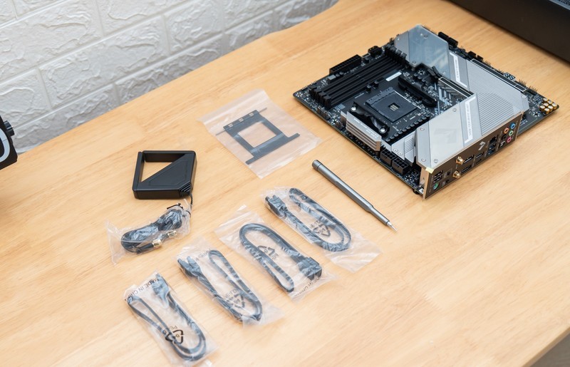 别用Ghost啦，小白安装纯净Win10教程，附游戏、剪辑电脑装机单分享