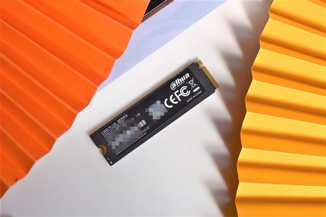 十年质保，读3400MB/s写3000MB/s，大华C900 PLUS固态硬盘上手