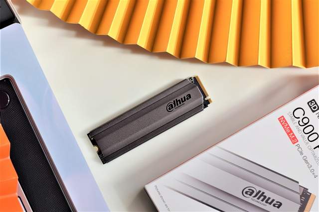 十年质保，读3400MB/s写3000MB/s，大华C900 PLUS固态硬盘上手