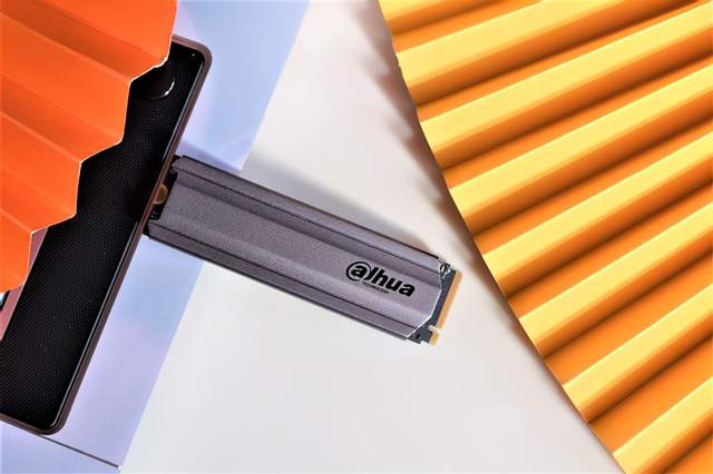 十年质保，读3400MB/s写3000MB/s，大华C900 PLUS固态硬盘上手