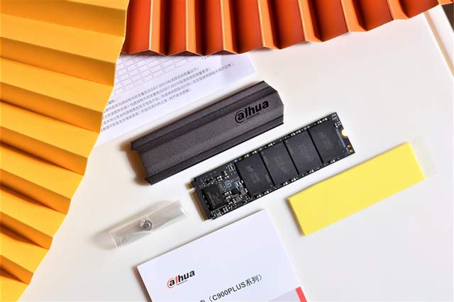 十年质保，读3400MB/s写3000MB/s，大华C900 PLUS固态硬盘上手