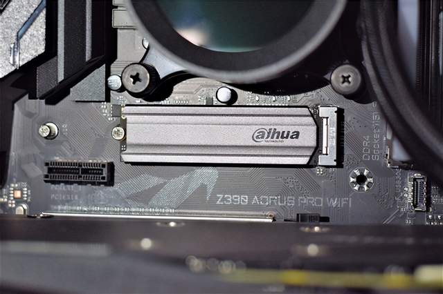 十年质保，读3400MB/s写3000MB/s，大华C900 PLUS固态硬盘上手