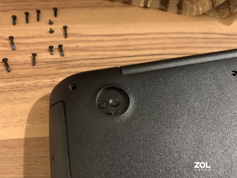 宇哥拆机-ASUS华硕F556U拆机清灰升级内存和固态硬盘