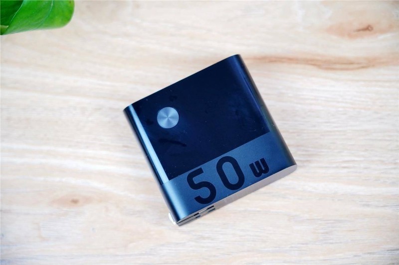 50W大功率双模充，内置6700mAh电池，紫米新品太赞了！