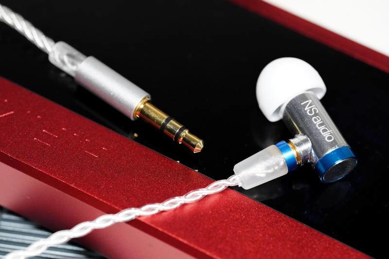 纯零出柜啦！这款哈曼曲线调音的塞子有个性