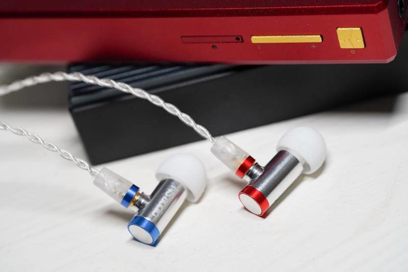 纯零出柜啦！这款哈曼曲线调音的塞子有个性