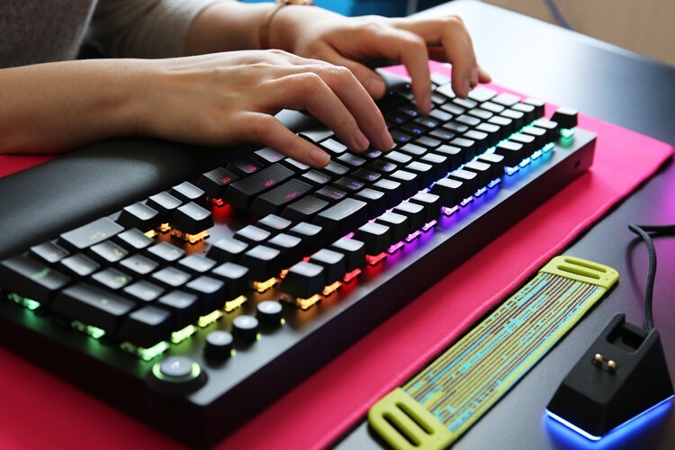 感受与众不同：雷蛇黑寡妇蜘蛛v3无线版机械键盘黄轴体验