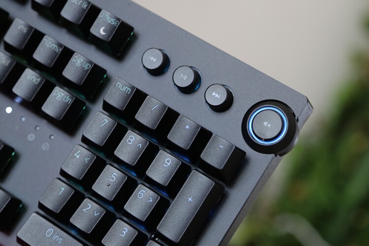 感受与众不同：雷蛇黑寡妇蜘蛛v3无线版机械键盘黄轴体验