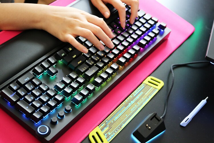 感受与众不同：雷蛇黑寡妇蜘蛛v3无线版机械键盘黄轴体验