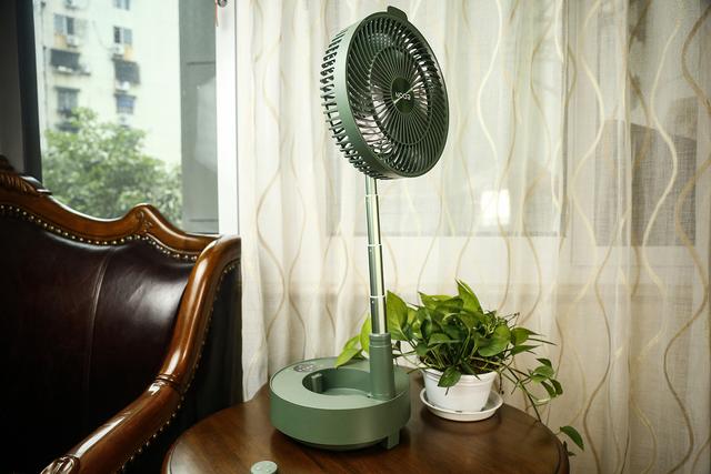 没想到风扇也能这样玩，爱登E908B悬浮折叠伸缩电风扇上手体验