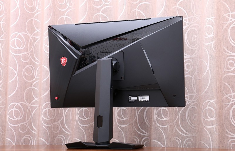 高色域量子点 RAPID IPS，微星 MAG274QRF-QD 电竞显示器上手玩