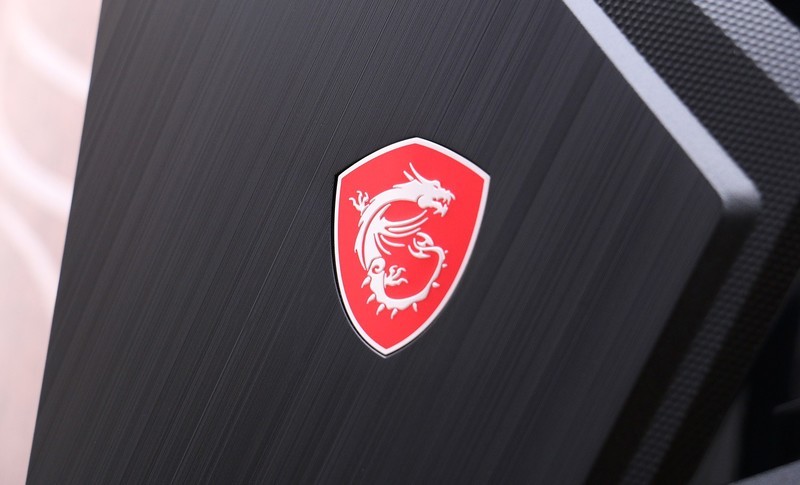 高色域量子点 RAPID IPS，微星 MAG274QRF-QD 电竞显示器上手玩