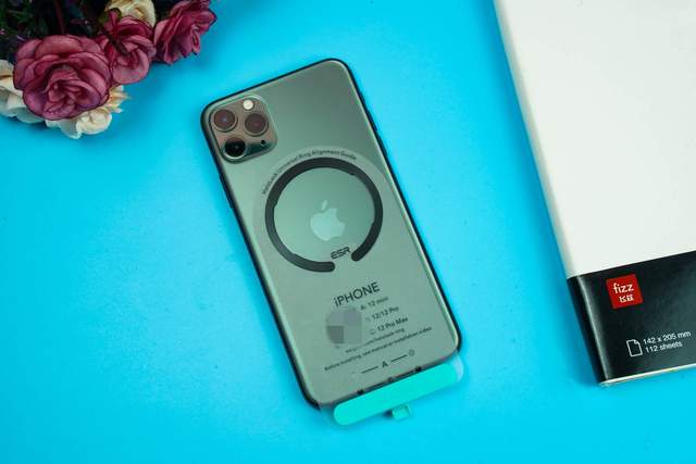 亿色车载无线充电器支架：吸附力强，充电迅速iPhone11pm也能用