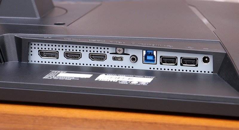 高色域量子点 RAPID IPS，微星 MAG274QRF-QD 电竞显示器上手玩