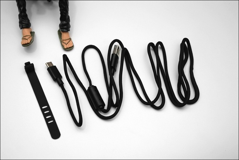 由内而外致敬雷蛇毒蝰，多彩M800无线双模鼠标开箱简评