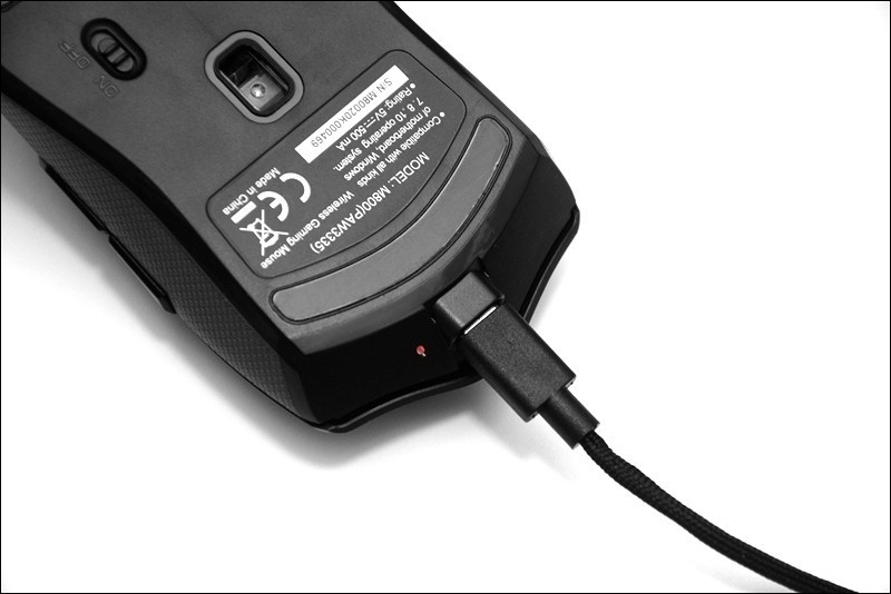 由内而外致敬雷蛇毒蝰，多彩M800无线双模鼠标开箱简评