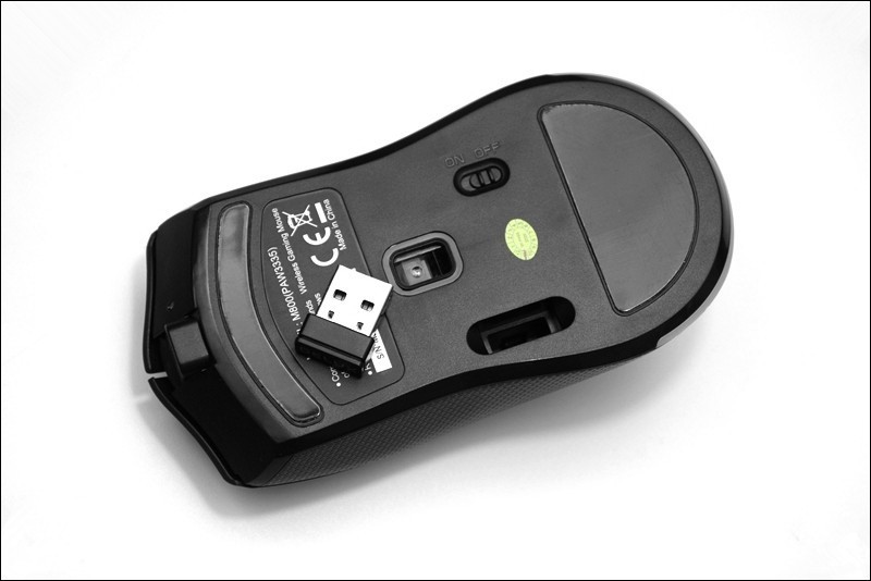 由内而外致敬雷蛇毒蝰，多彩M800无线双模鼠标开箱简评