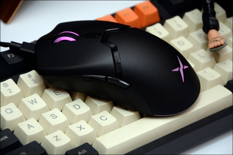 由内而外致敬雷蛇毒蝰，多彩M800无线双模鼠标开箱简评