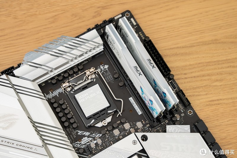 威刚 XPG 龙耀 D50 华硕吹雪联名内存 DDR4 3600MHz 8GB x 2 开箱分享