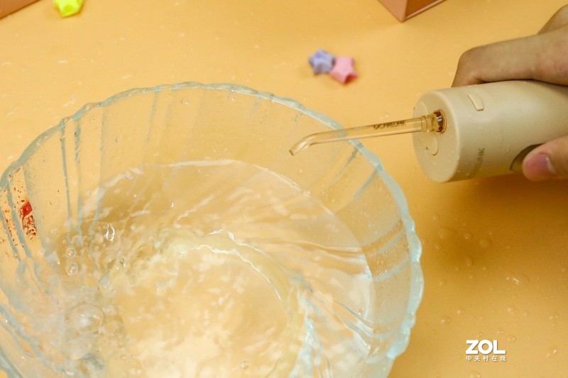 轻装出行，也能保持口气清新，欧尔卡琳壹杯便携式冲牙器体验