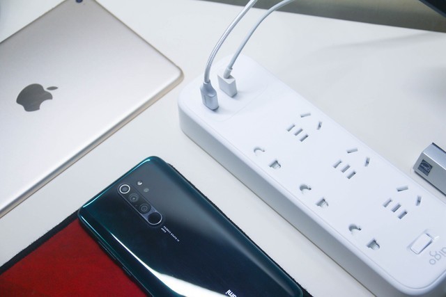 aigo六位延长线插座18W快充版：安全实用，解决“用电难”