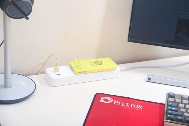 aigo六位延长线插座18W快充版：安全实用，解决“用电难”