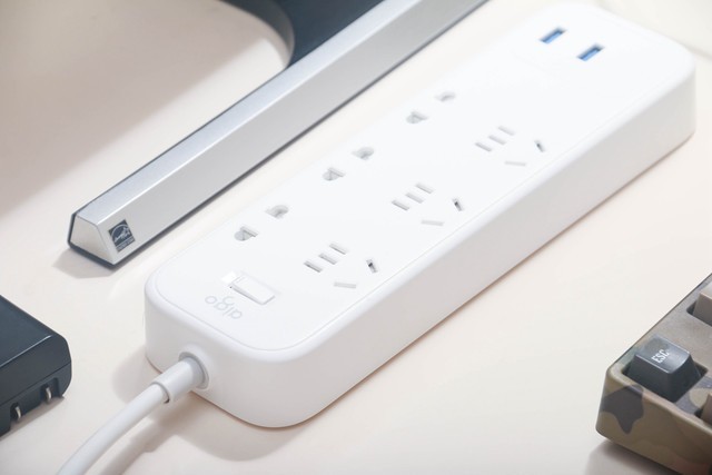 aigo六位延长线插座18W快充版：安全实用，解决“用电难”
