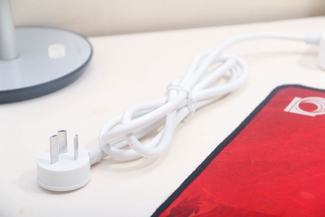 aigo六位延长线插座18W快充版：安全实用，解决“用电难”