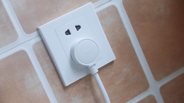 aigo六位延长线插座18W快充版：安全实用，解决“用电难”