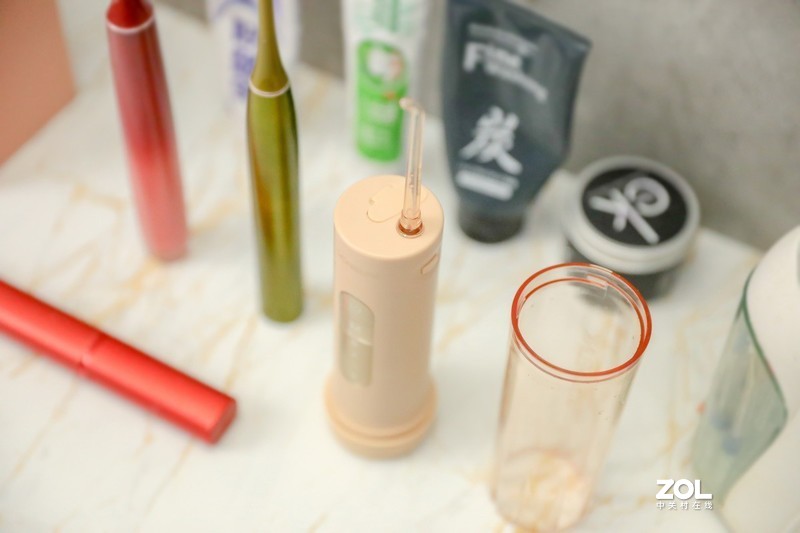 轻装出行，也能保持口气清新，欧尔卡琳壹杯便携式冲牙器体验