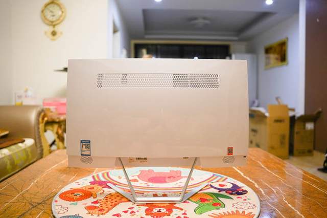 办公娱乐何必组台式机：仅2000出头的台电K24一体机开箱初体验